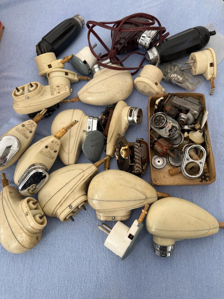 Rasoirs électriques anciens (lot de 13), Verzenden