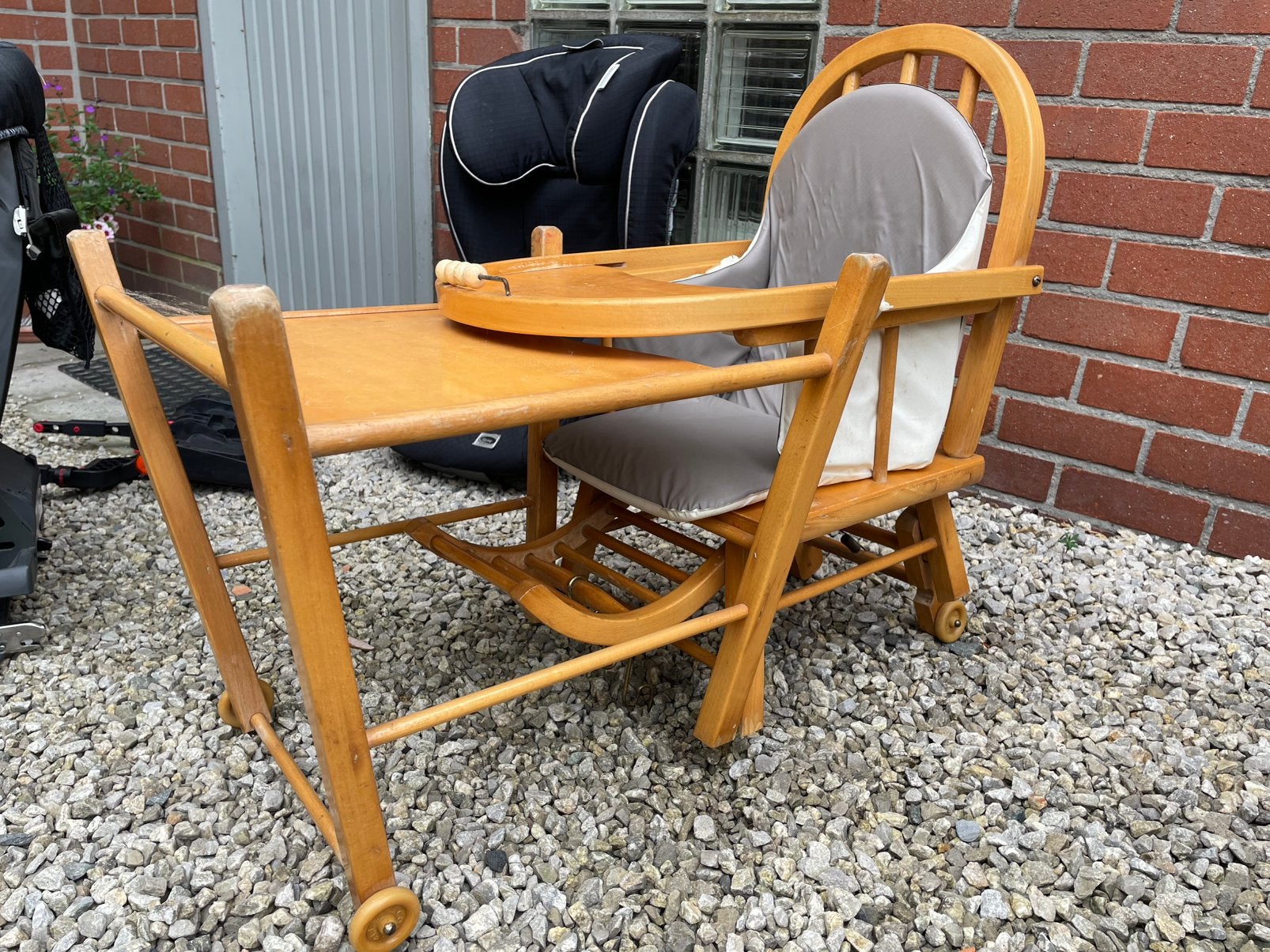 Eetstoel retro, om te vormen tot stoeltje met tafeltje, Kinderen en Baby's, Ophalen, Rugleuning, Gebruikt, Hout