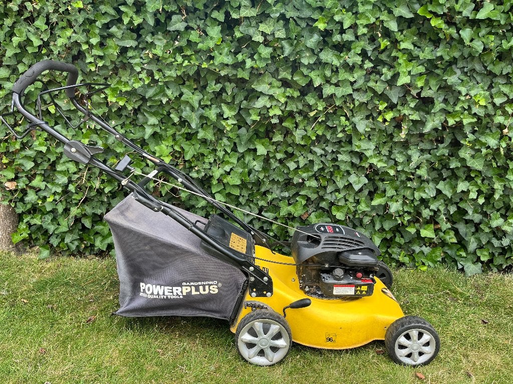 Zelftrekkende grasmaaier powerplus in goede staat, Ophalen, Cirkelmaaier, Gebruikt, Powerplus