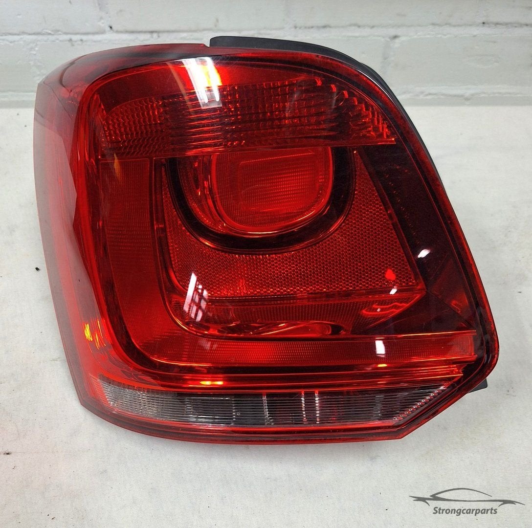 VW Polo 6R achterlicht links compleet 6R0945257A, Volkswagen, -, Utilisé, -
