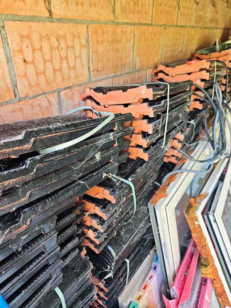 Dakpannen, Ophalen, Steen of Klei, Zwart, Nieuw