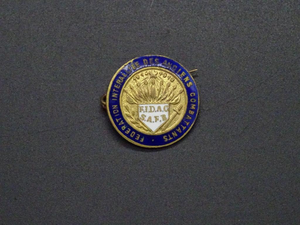 Pin Franse veteranenvereniging FIDAC wo1, Verzamelen, Militaria | Algemeen, Ophalen of Verzenden, Overige soorten, Lintje, Medaille of Wings