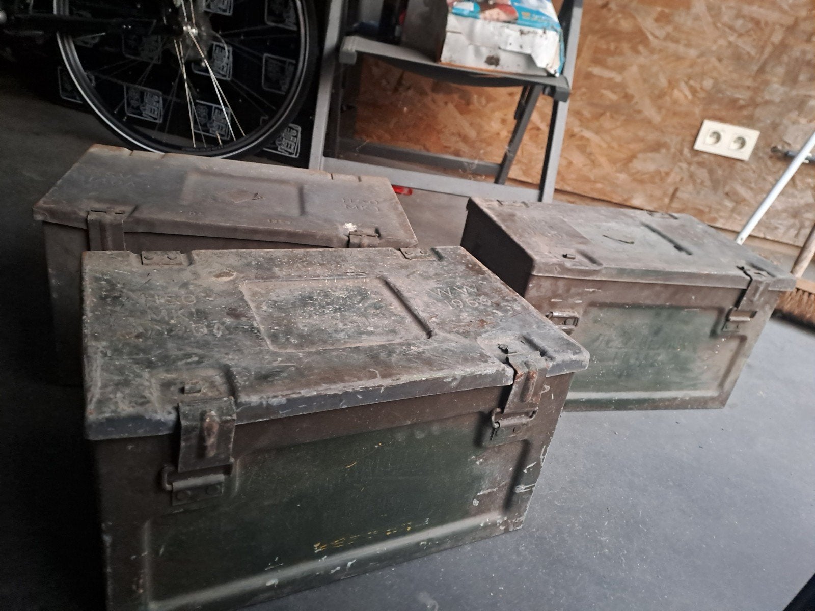 Unieke set van 3 Britse Munitie kisten H50 MK1 ,, Ophalen