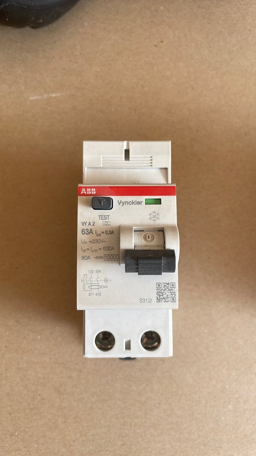 Nieuwe differentiel 63A 300mA, Bricolage & Construction, Enlèvement, Comme neuf