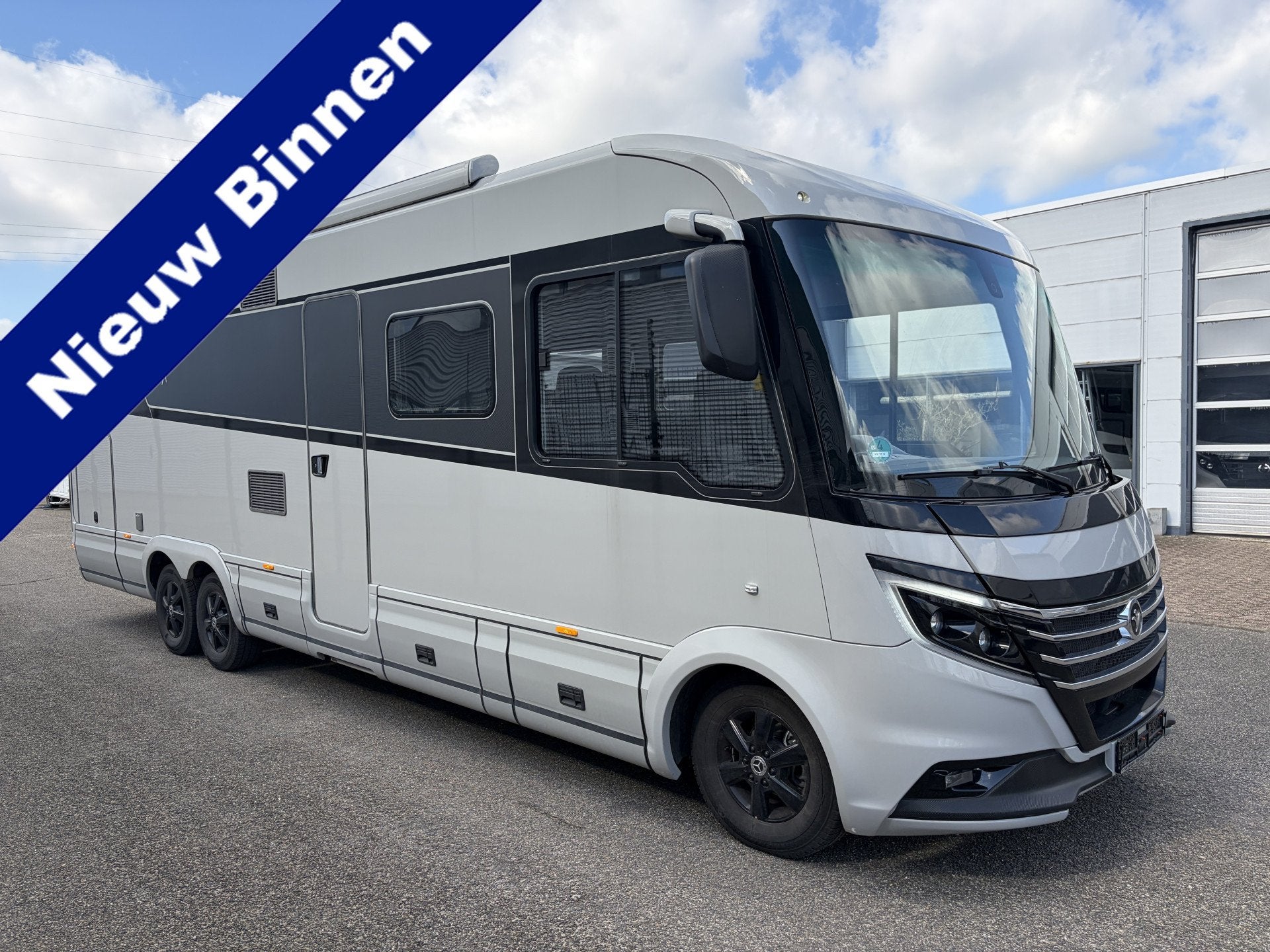 NIESMANN BISCHOFF ARTO 88e Mercedes Aut BTW Leder Geen Hefbe, Caravanes & Camping, Camping-cars, 8 mètres et plus, Niesmann+Bischoff