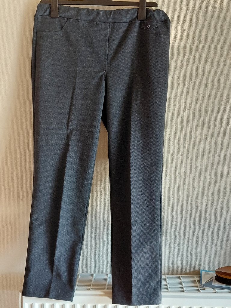 Grijze winter damesbroek. maat 44. Merk; Diversa ., Kleding | Dames, Maat 42/44 (L), Ophalen of Verzenden, Gedragen, Diversa
