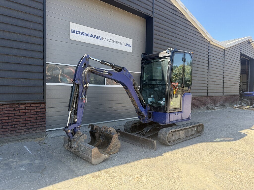 Caterpillar 302 CR minigraver BJ 2023 775 uur €340 LEASE, Excavatrice