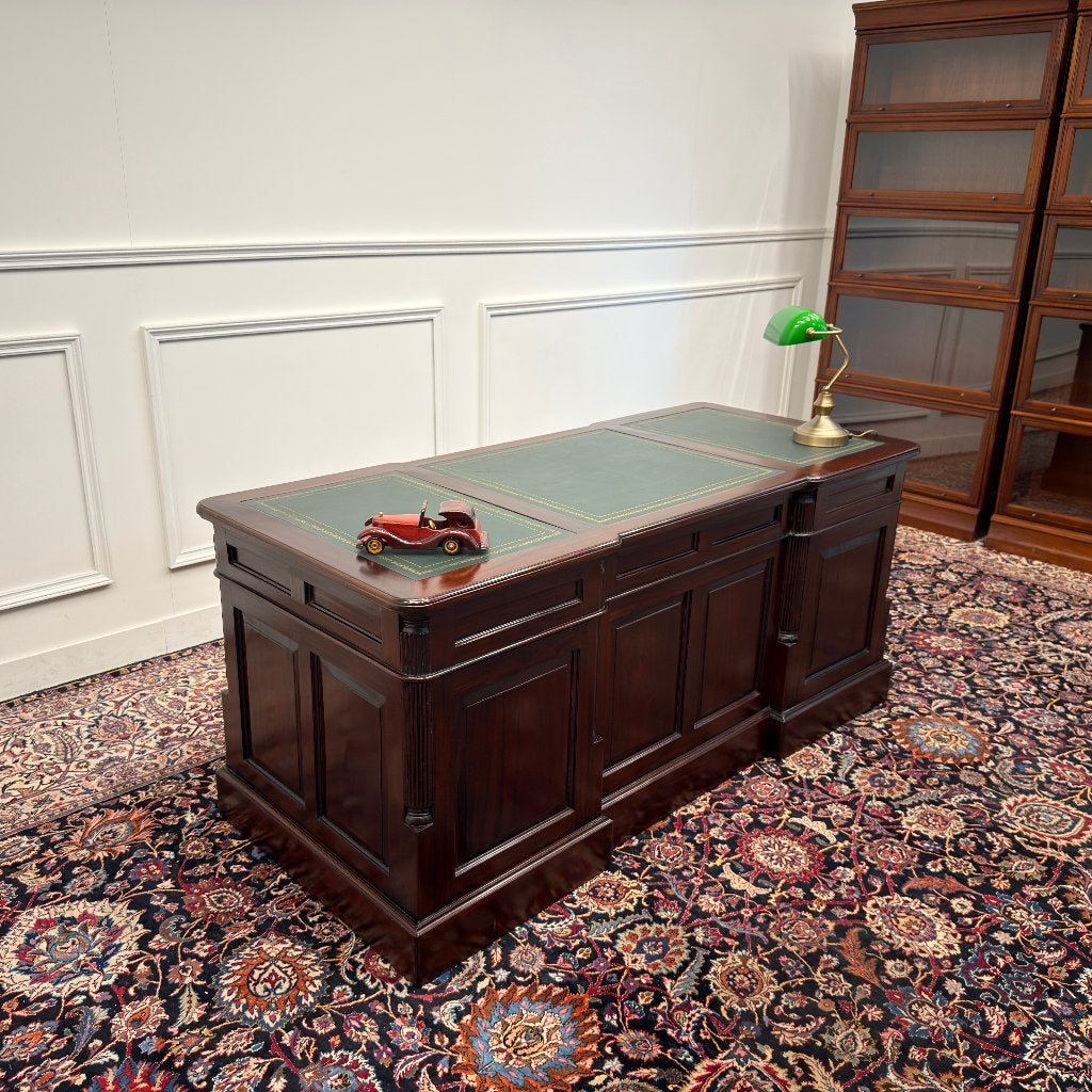 Klassiek Engels Chesterfield Bureau met Achterschot, Antiquités & Art, Enlèvement ou Envoi