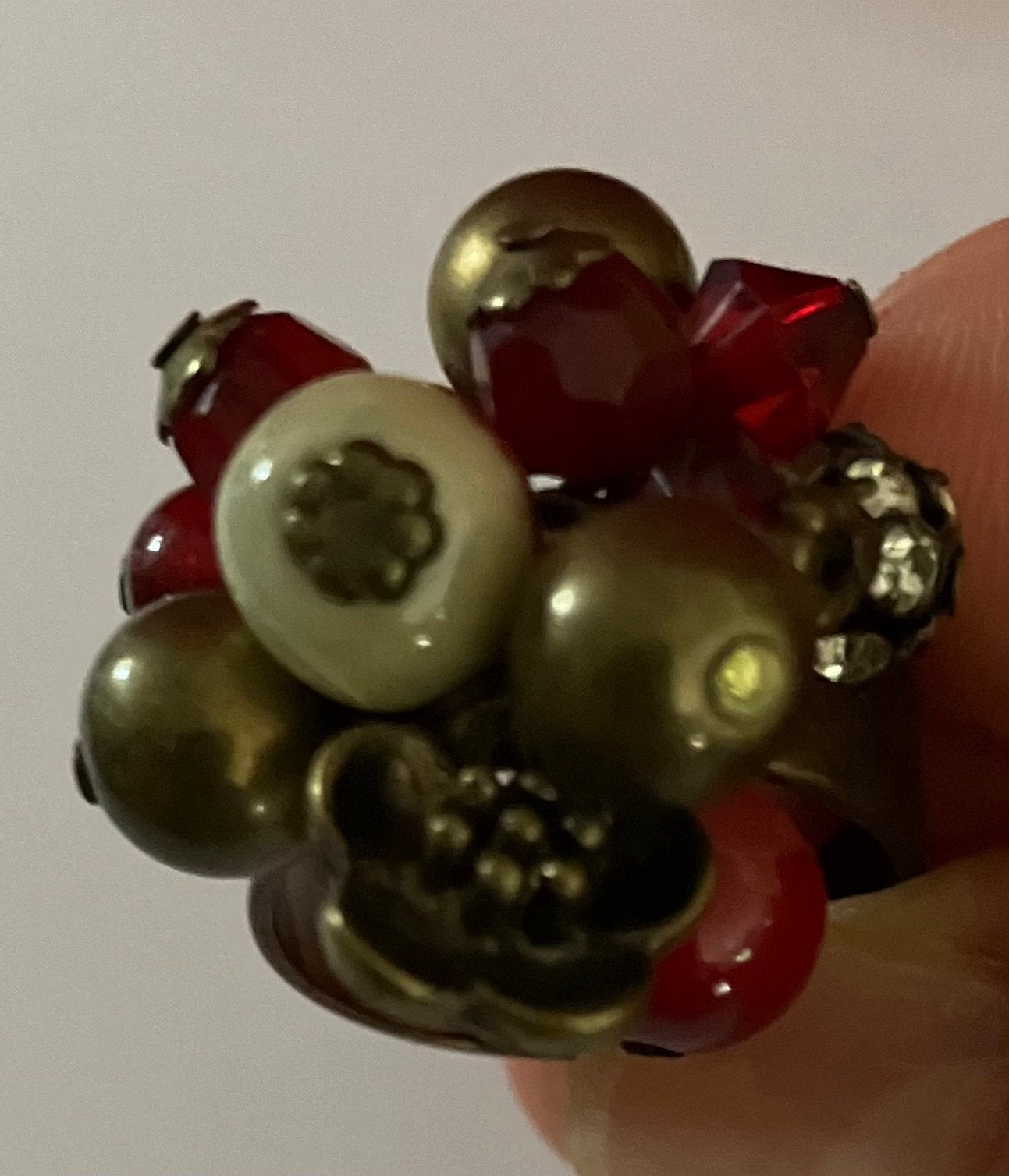 Mooie ring met parels in verschillende kleuren, Handtassen en Accessoires, Ophalen of Verzenden, Zo goed als nieuw, Rood