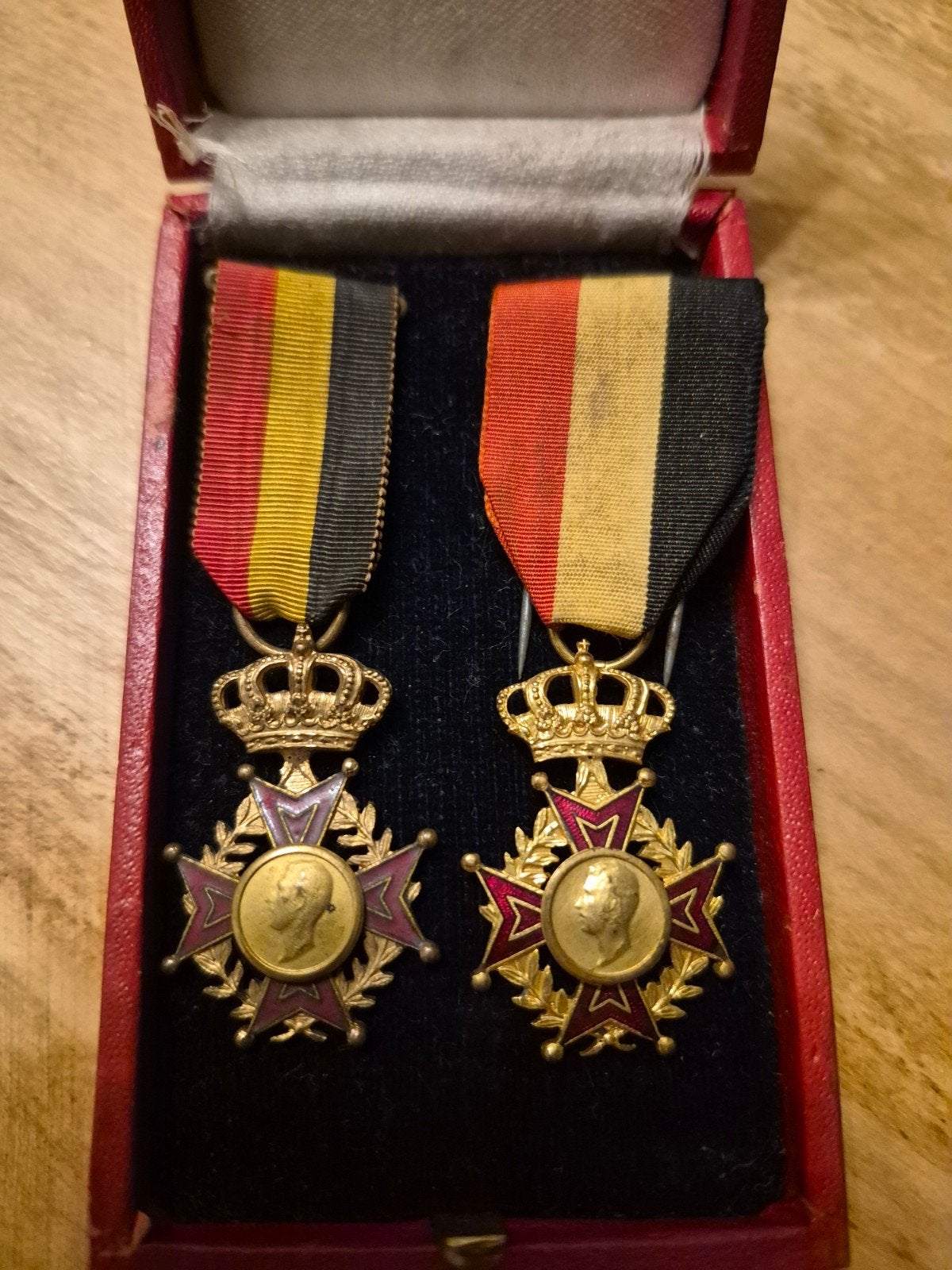 RARE DECORATION PRINCE CHARLES., Enlèvement ou Envoi