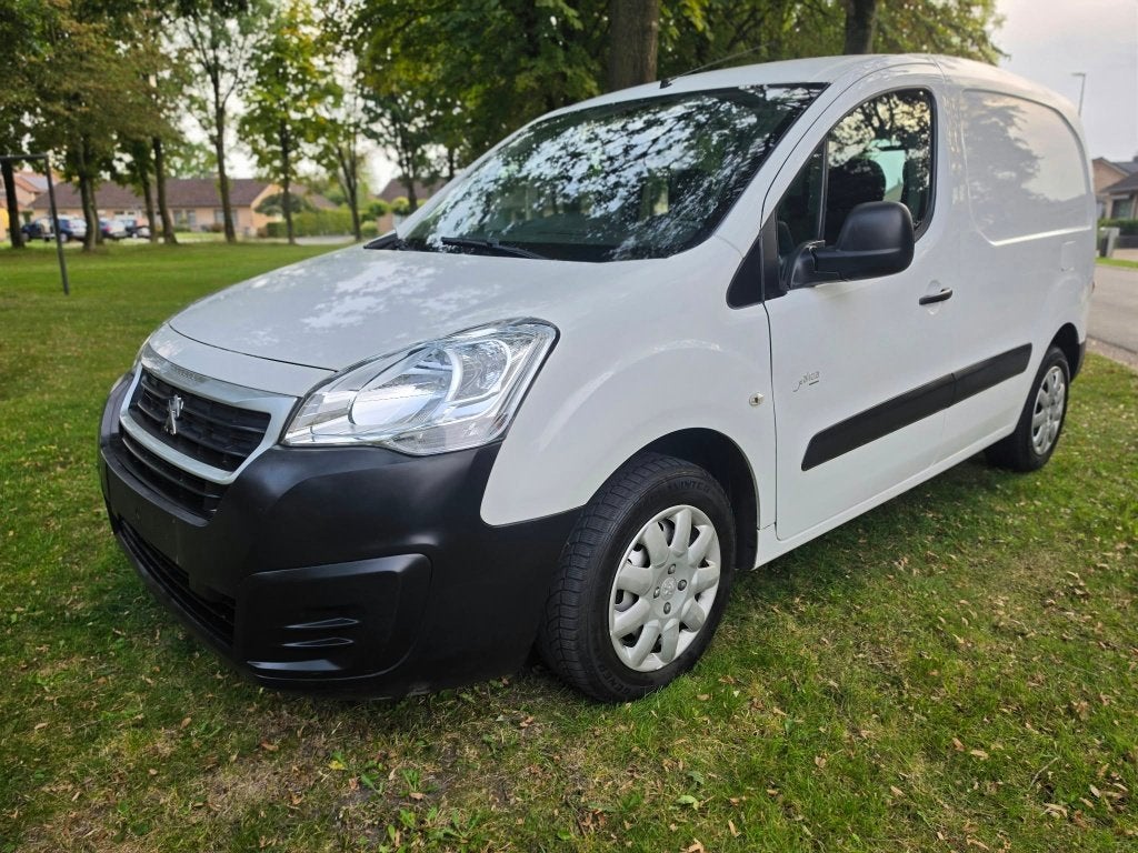 Peugeot Partner 2017 1.6 Euro 6b Gekeurd VVK 1 jaar garantie, Auto's, Stof, 4 cilinders, Wit, Particulier