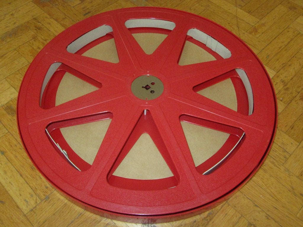 16MM: BOBINES VIDE DE 700 mètres, neuve, avec boite, Enlèvement ou Envoi, Film 16 mm