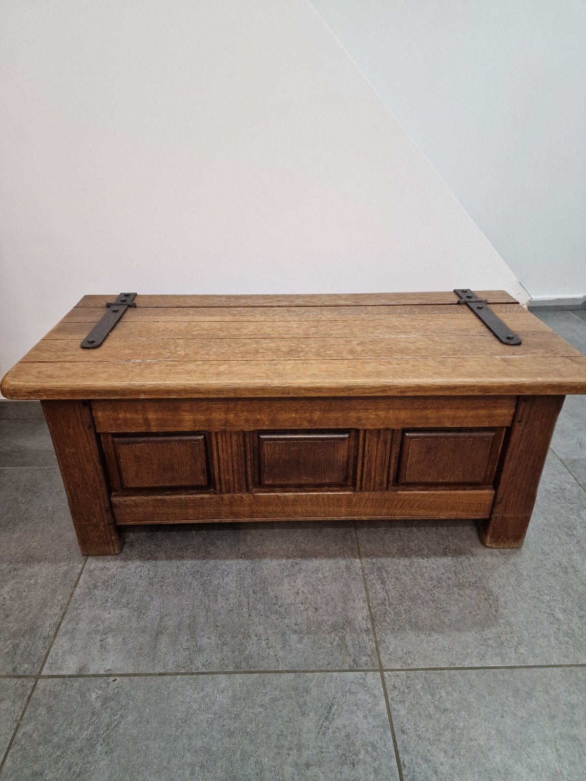 Coffre bois massif, Maison & Meubles, 100 à 150 cm, Enlèvement, Utilisé, 5 – 50