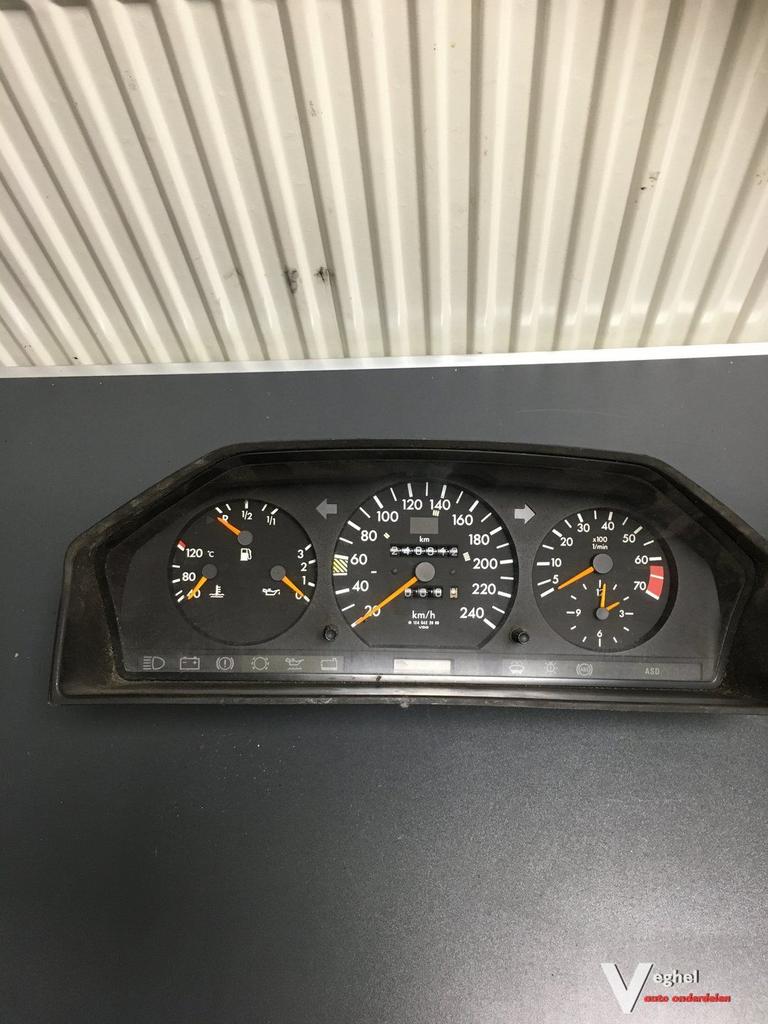 Mercedes W124   Benzine 1990    124 542 2968  Km Tellerklok, Gebruikt, -, -, Ophalen of Verzenden