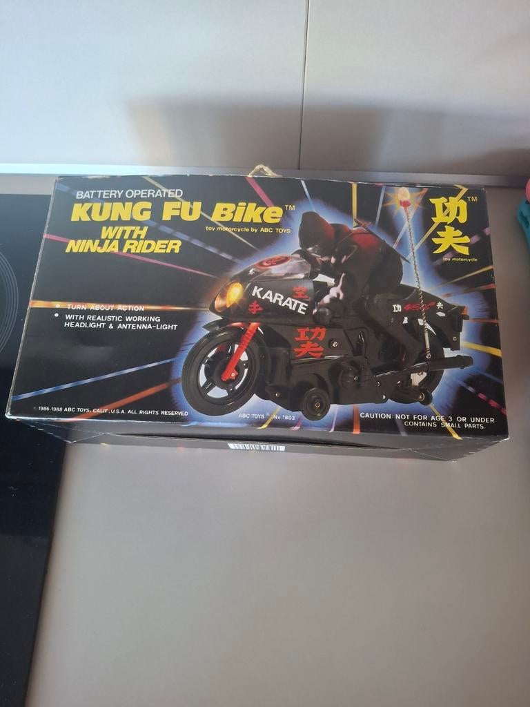 Kung fu bike with ninja rider, Ophalen