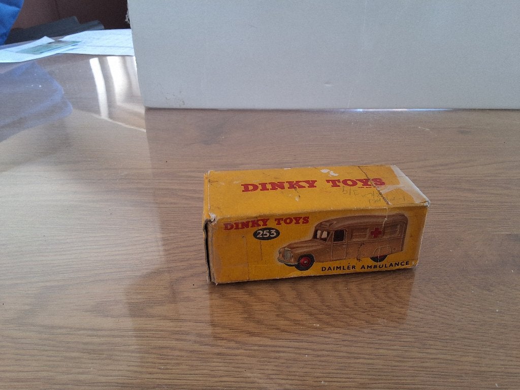 ambulance dinky-toys 253, Hobby & Loisirs créatifs, Enlèvement ou Envoi, Utilisé, Voiture, Dinky Toys