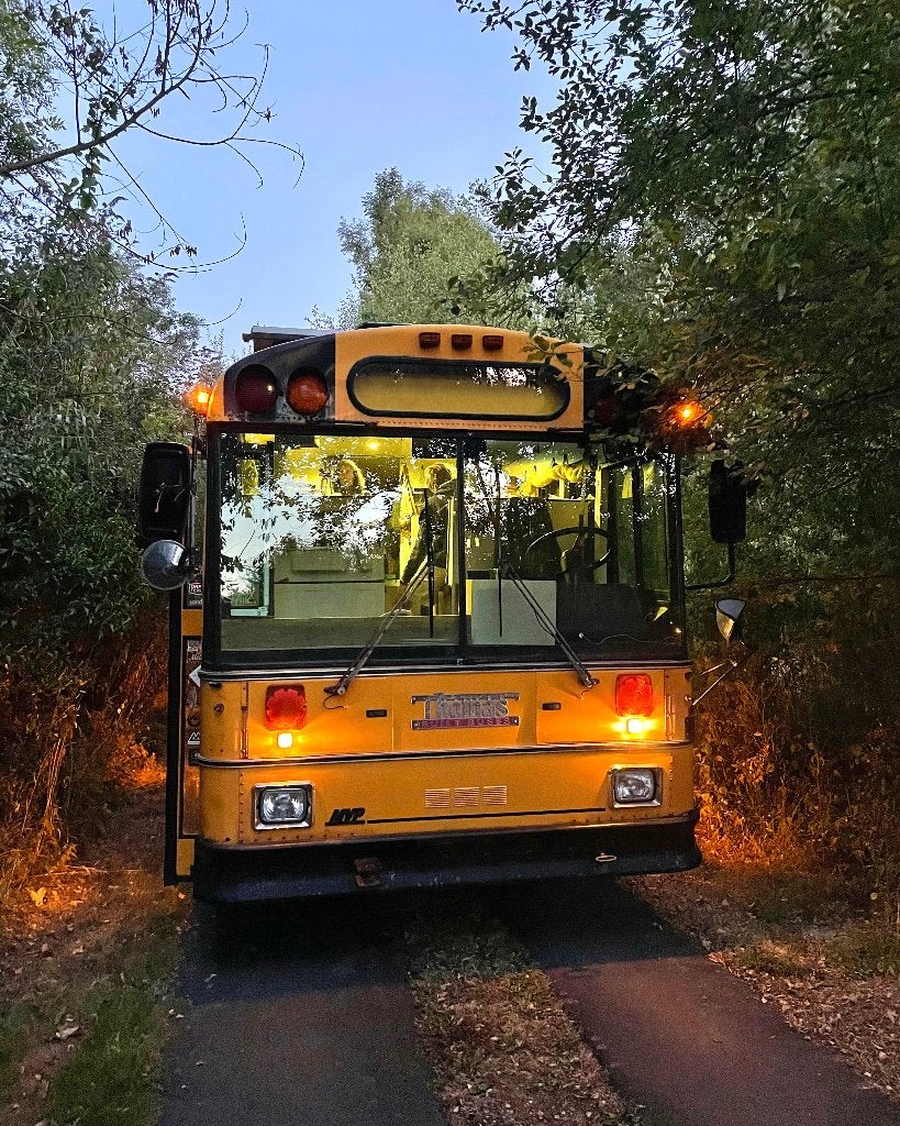 School bus "Thomas Bus" camping car conversion, Siège de train, 10 mètres et plus, Détecteur de fumée, Diesel