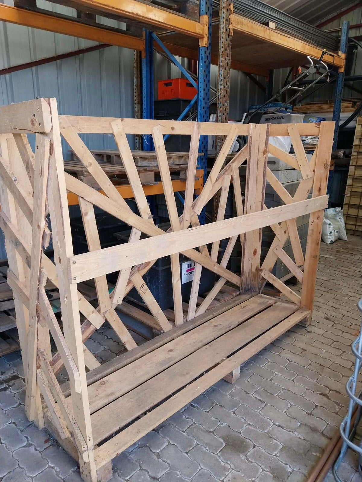 Opslagrek voor vb hout ofzo, Ophalen