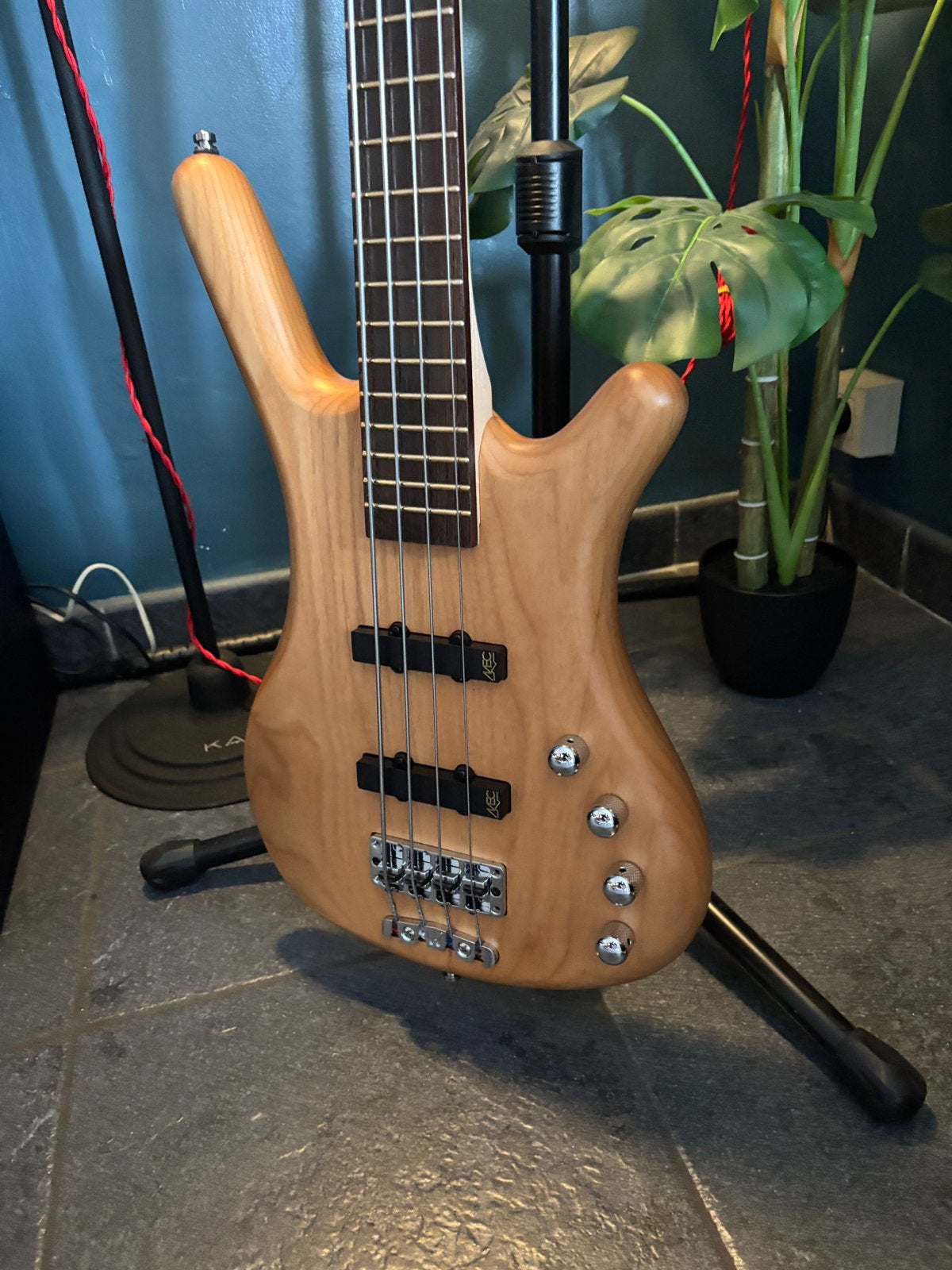 Corvette Warwick RB, Musique & Instruments, Instruments à corde | Guitares | Basses, Enlèvement ou Envoi, Comme neuf