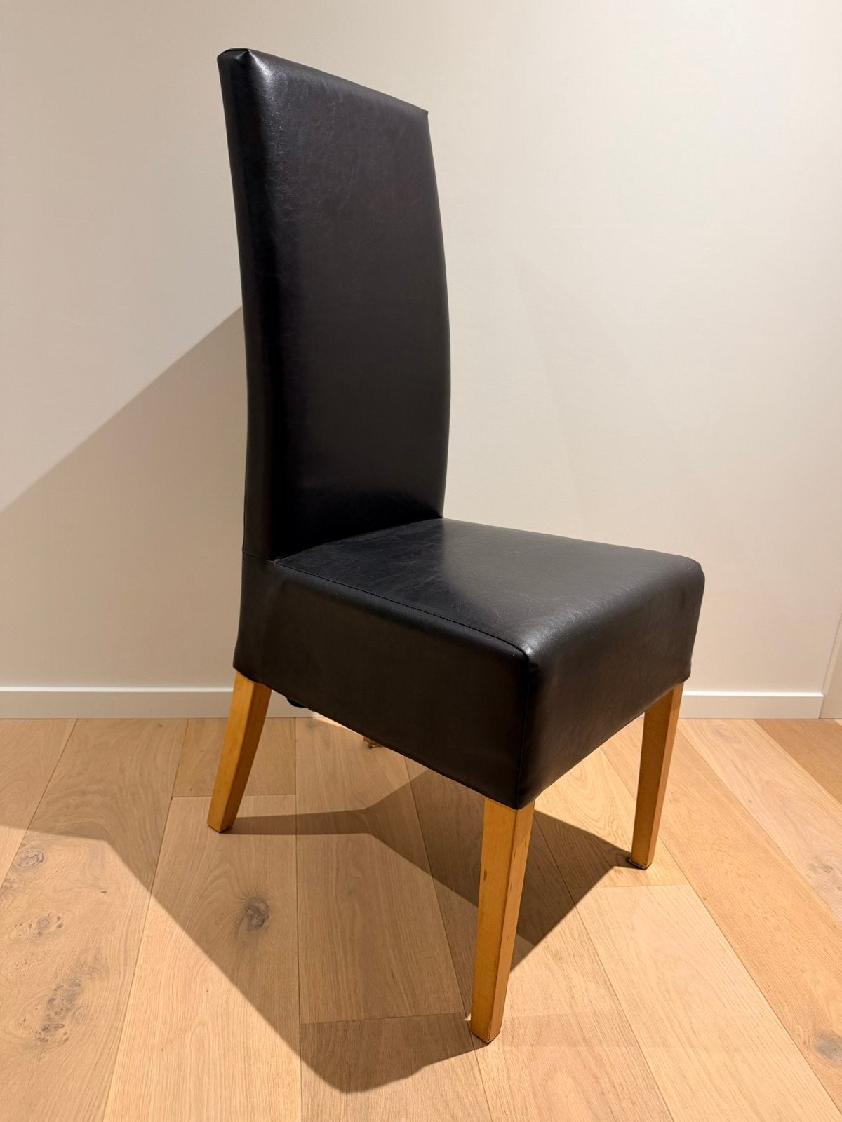 4 stoelen eetkamer in zwart leder, Enlèvement, Utilisé, Cuir, Quatre