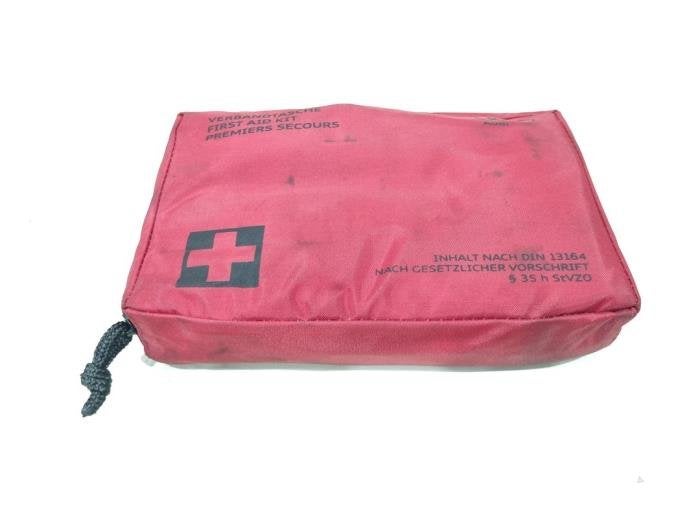 Kit premiers soins d'un Audi A1, Autos : Pièces & Accessoires, Autres pièces automobiles, Audi, Utilisé, 3 mois de garantie, Enlèvement ou Envoi