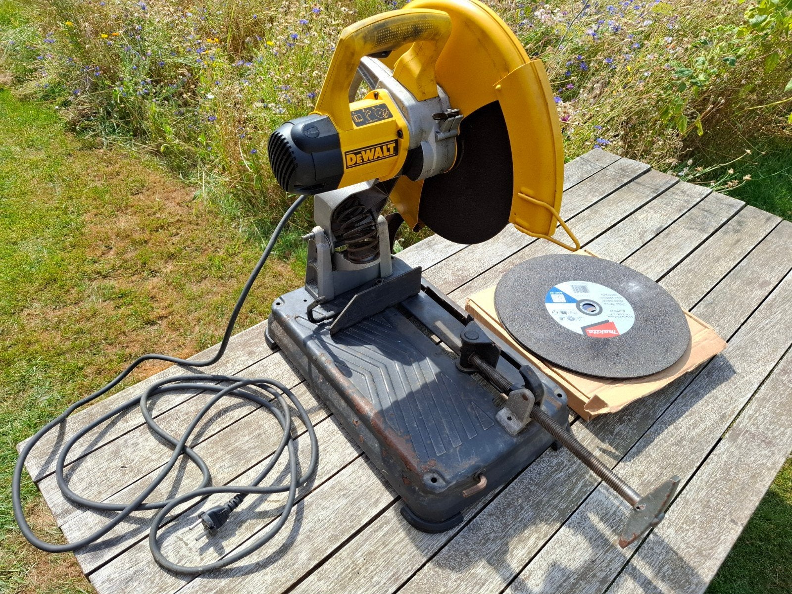 Afkortschijf Dewalt DW871, Enlèvement, Utilisé