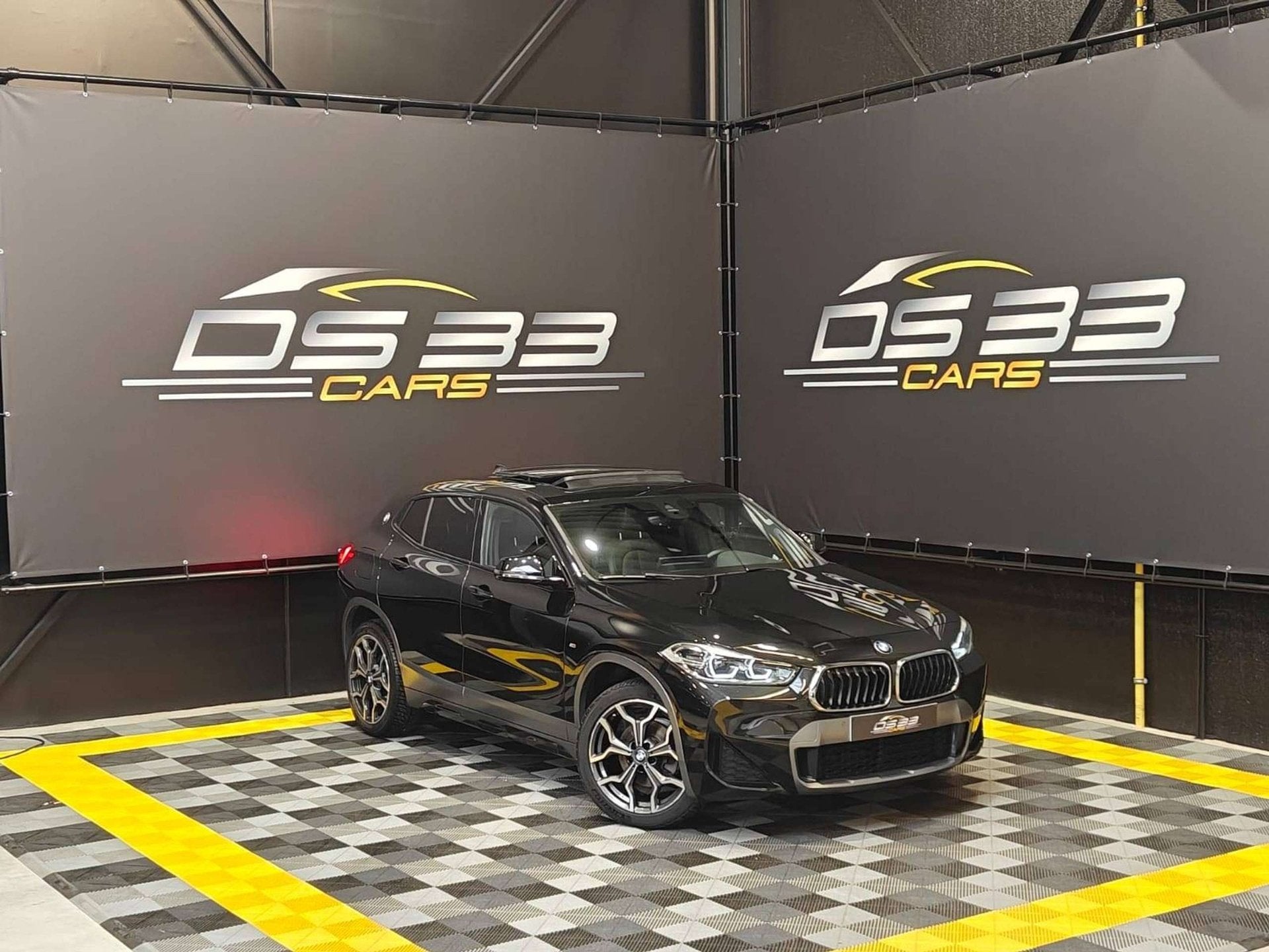 BMW X2 sDrive18 M + Shadowpack/Pano/LED/19"/Keyless/Ambi/CAM, Auto's, BMW, Dealer onderhouden, Gebruikt, 136 pk, Zwart