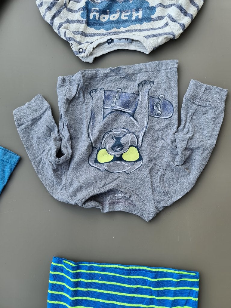 grijze longsleeve t-shirt hond met zonnebril 9m 74m, Enfants & Bébés, Enlèvement, Comme neuf