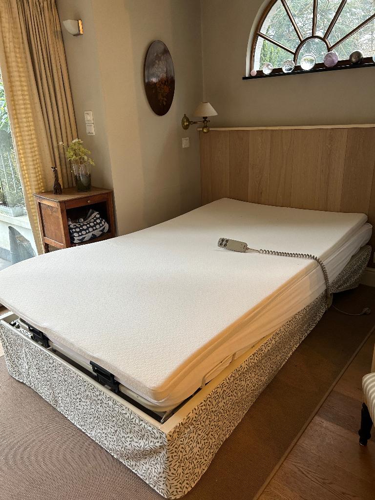 Ziekenhuisbed 1.20m hoog - laag + accessoires, Diversen, Ophalen, Zo goed als nieuw