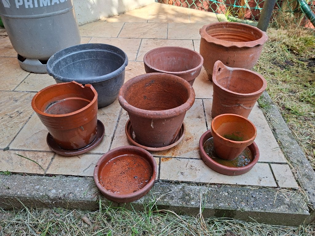 7 pots de fleur 1 plastique et 6 en terre cuite, Moins de 25 cm, Rond, Enlèvement, Utilisé