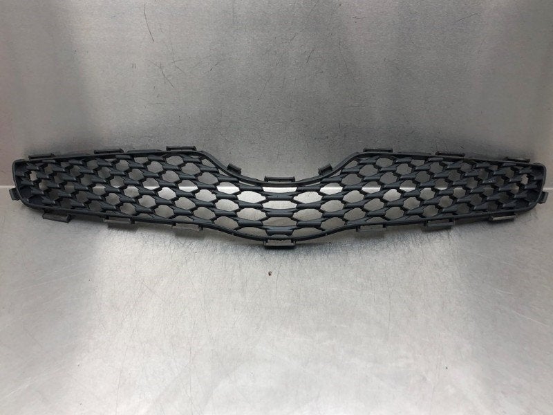 GRILLE Toyota Yaris II (P9) (01-2005/12-2014), Gebruikt, Kundenbetreuung@toyota.de, Toyota, Toyota-Allee 2
50858  Köln, DE