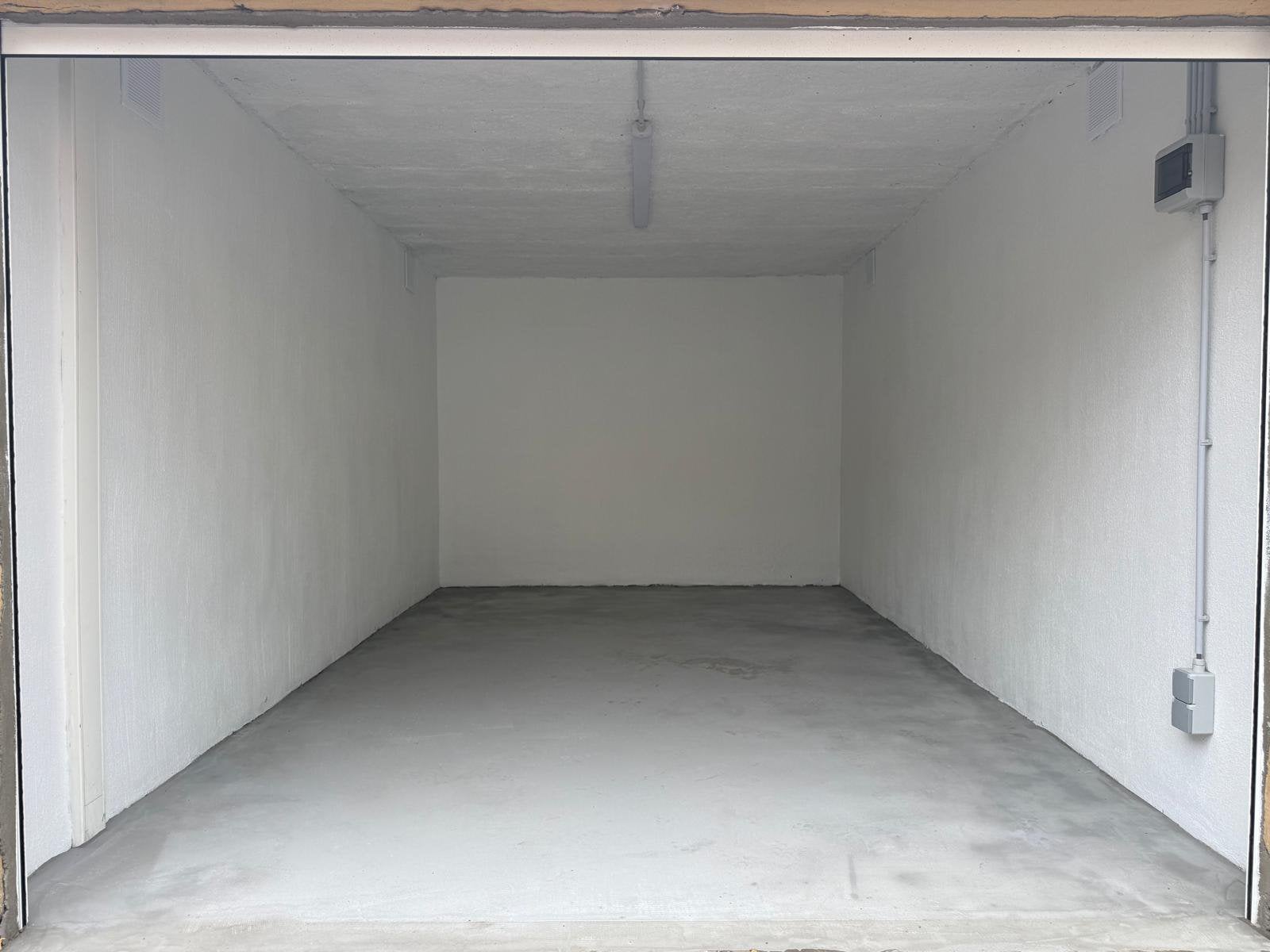 Garage fermé entièrement rénové – Woluwe-Saint-Pierre