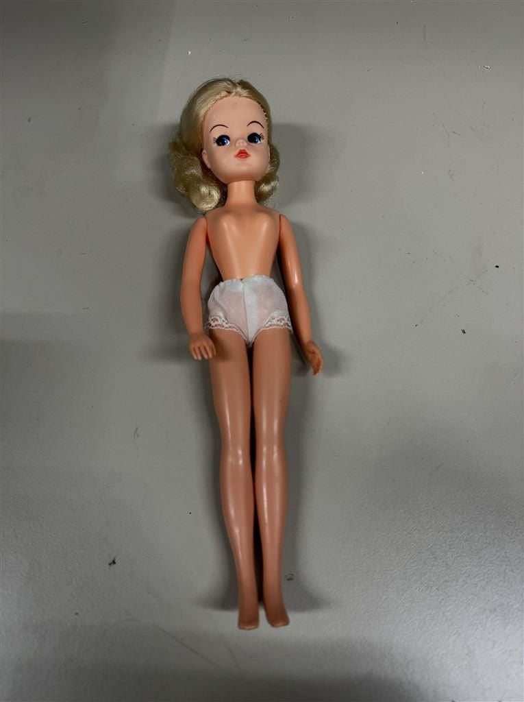 Sindy pop - 1980sblond haar rode lippen 033055X SD:15, Enlèvement ou Envoi, Comme neuf