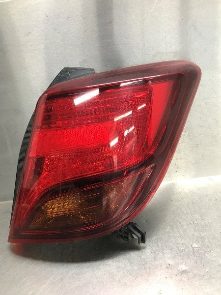 FEU ARRIÈRE DROIT Toyota Yaris III (P13) (01-2010/09-2020), Utilisé, Toyota
