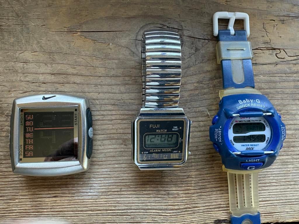 MONTRES VINTAGE DIGITALES CASIO NIKE FONCTIONNELLES LOT, Montre-bracelet, Casio, Enlèvement ou Envoi, Synthétique