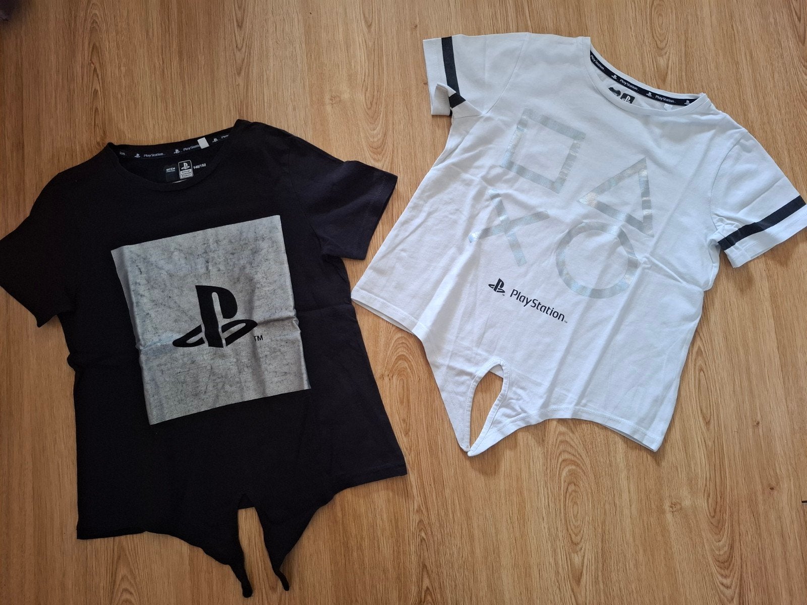 2 T-shirts " PlayStation " - Taille:146/152 - 12ans., Enlèvement