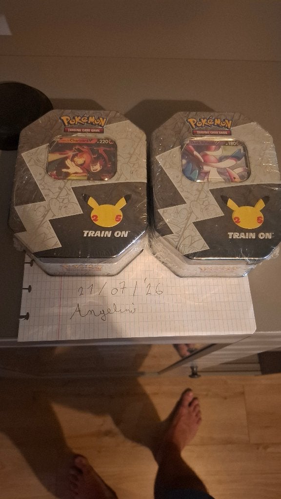 Celebration tins 25 y pokemon, Hobby & Loisirs créatifs, Jeux de cartes à collectionner | Pokémon, Enlèvement ou Envoi, Neuf, Booster box