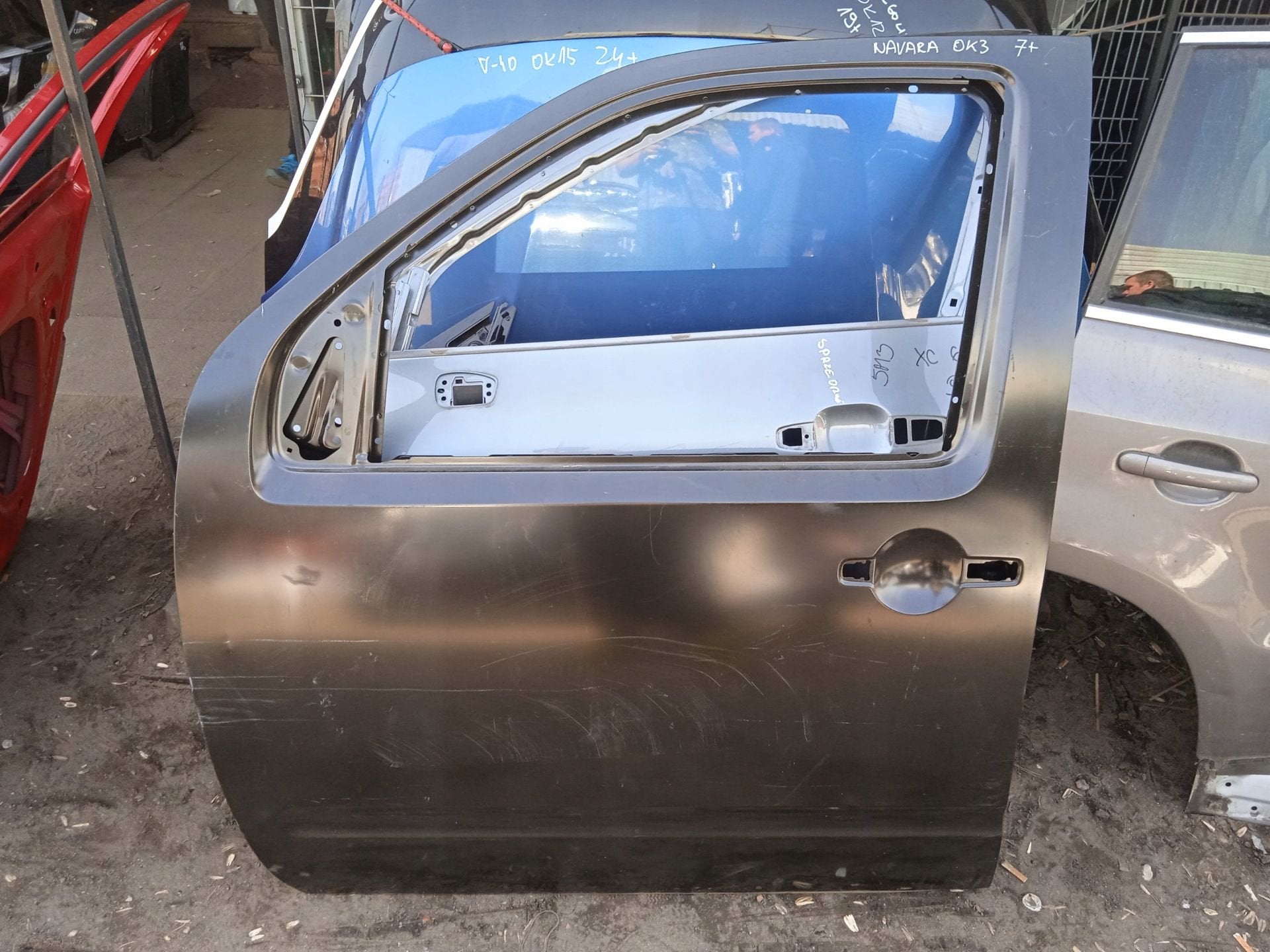 Nissan Navara D40 Porte gauche D40, Nissan Motor Co., Ltd., Takashima 1-chome 1-1
220-8686  Yokohama, Utilisé, Porte