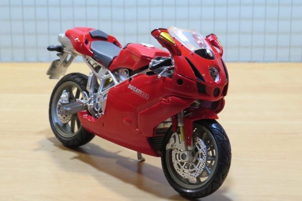 Ducati 999 1:12 43693, Enlèvement ou Envoi, Neuf, 1:9 à 1:12, Moteur