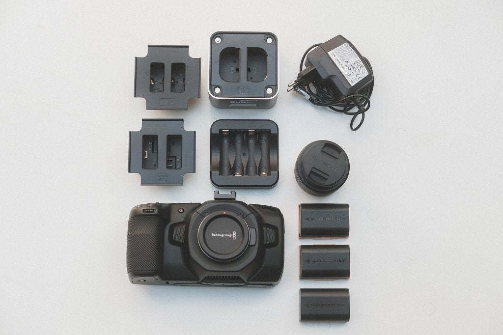Blackmagic Pocket Cinema Camera 4K Bundel + Lumix 25mm Lens, Carte mémoire, Autres marques, Caméra, Comme neuf