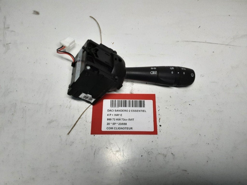 KNIPPERLICHTSCHAKELAAR Dacia Sandero II (PPGF30), Dacia, Gebruikt, Renault Deutschland AG, Peter-Huppertz-Straße 5
51063  Köln, DE