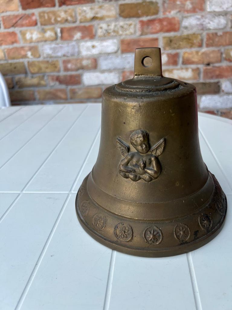 Bronzen bel, Ophalen, Brons