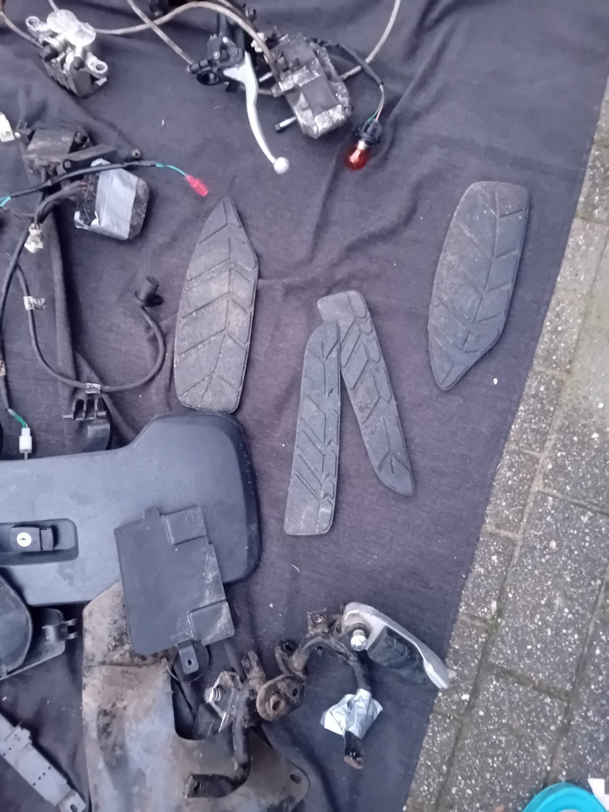 diverses pieces pour scooter sym evo I 125cc, Enlèvement
