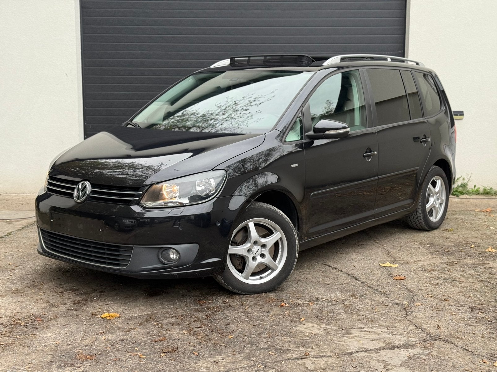 VOLKSWAGEN TOURAN 1.4 TSI LIFE  7 ZITPLAATSEN — 2015 —140 PK, Auto's, Automaat, Euro 5, Monovolume, Zwart