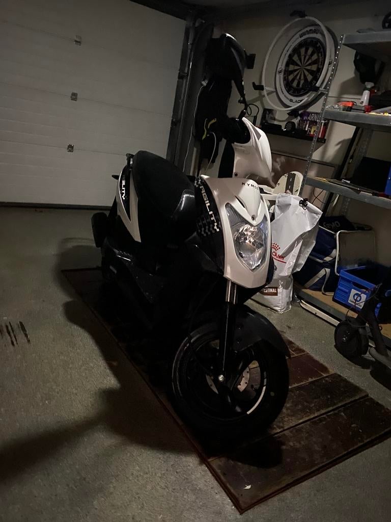 Kymco Agility, Fietsen en Brommers, Ophalen, 50 cc, Klasse B (45 km/u), Zo goed als nieuw