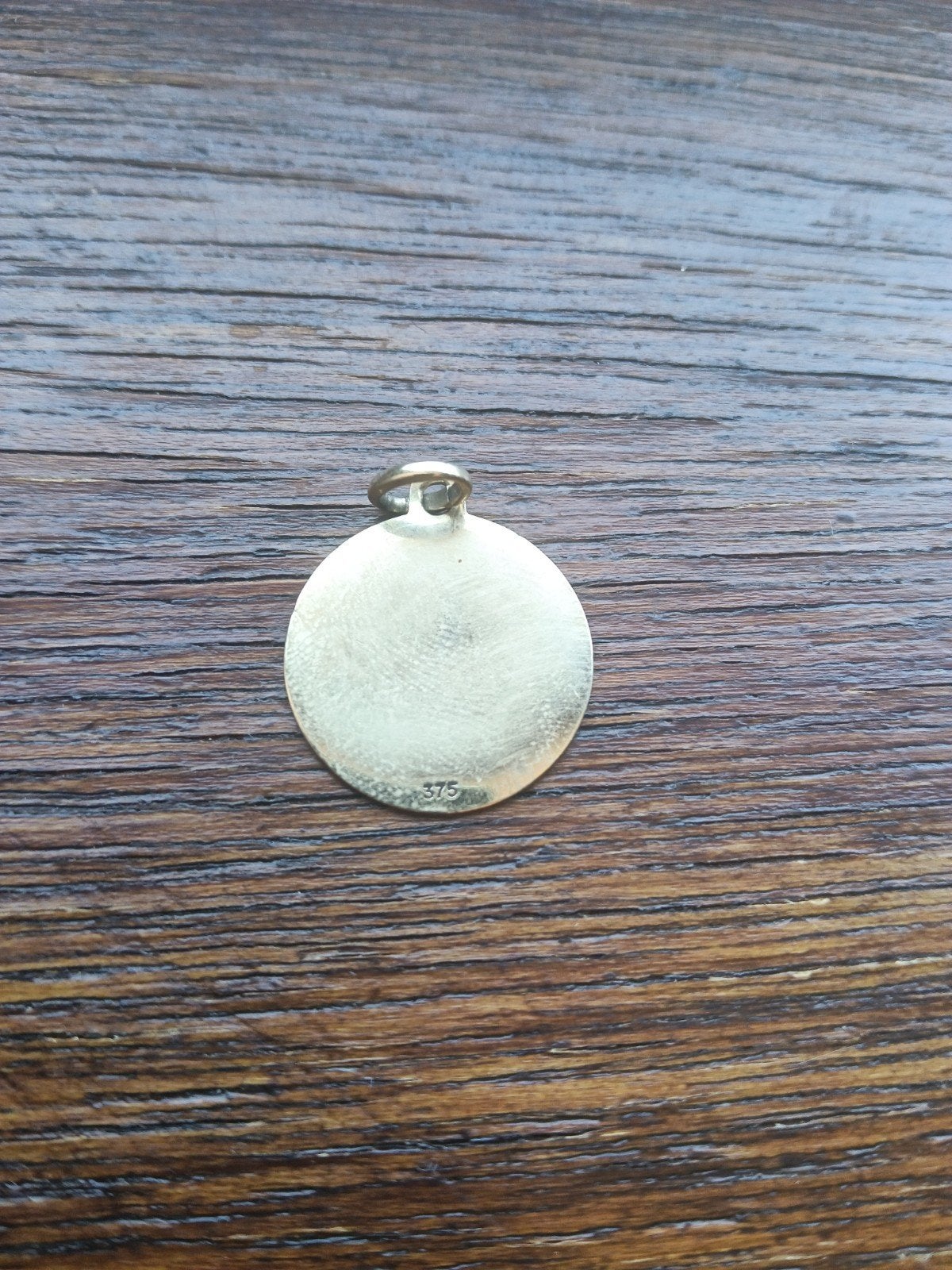Médaillon  scorpion en or 9 carats 2.2g, Bijoux, Sacs & Beauté, Pendentifs, Envoi, Comme neuf, Or, Or
