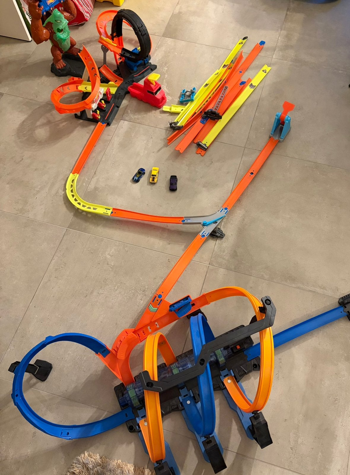 Circuit Hot Wheels - Gorille et 3 loopings, Enfants & Bébés, Enlèvement, Comme neuf, Circuit, Hot Wheels