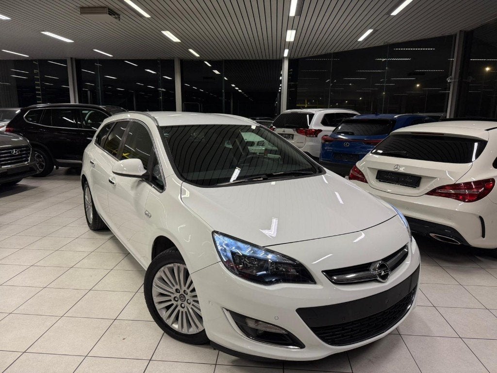 Opel Astra Sports Tourer 1.6i 85kW Euro5 jaar 2013.77.000 km, Auto's, Opel, Euro 5, Leder, Bedrijf, Handgeschakeld