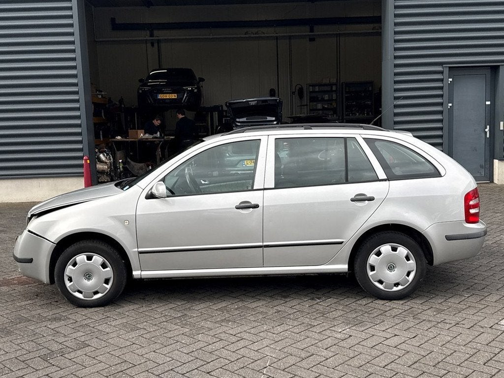 Skoda Fabia Combi 1.4-16V Comfort automaat, 450 kg, 4 cilinders, Startonderbreker, 180 g/km