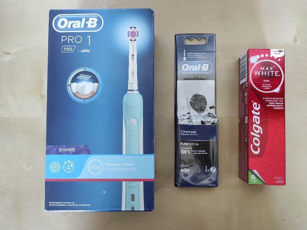 Lot Oral-B Pro 1 Bleu + 2 brossettes + Colgate, Handtassen en Accessoires, Uiterlijk | Mondverzorging, Ophalen of Verzenden, Nieuw